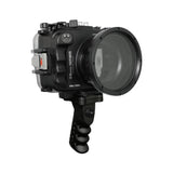 Salted Line 60M/195FT Wasserdichtes Gehäuse für die Sony A6xxx-Serie mit Aluminium-Pistolengriff und 55-210-mm-Objektivanschluss (Schwarz) / GEN 3 – Schwarz