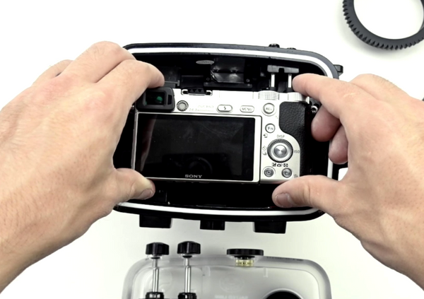 Video tutorial how to put Sony a6000 camera into Salted Line underwater housing